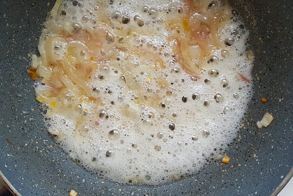 کف کردن روغن سرخ کردنی